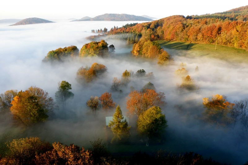 Pohled z vyhlídky na zřícenině hradu Tolštejn v Lužických horách, Foto Josef Zoser