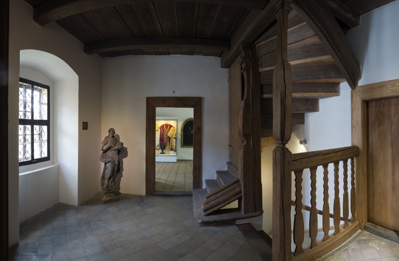 Interiér "Expozice církevního umění Šluknovska" v Loretě Rumburk. Foto Jiří Stejskal